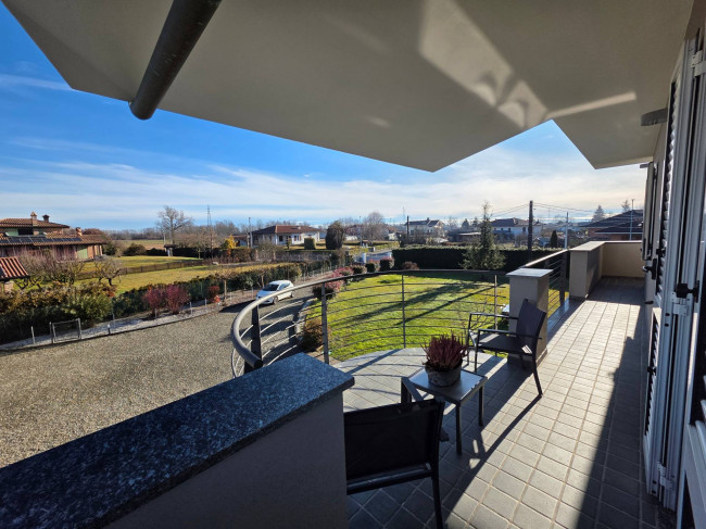 Villa in  Sell to Front