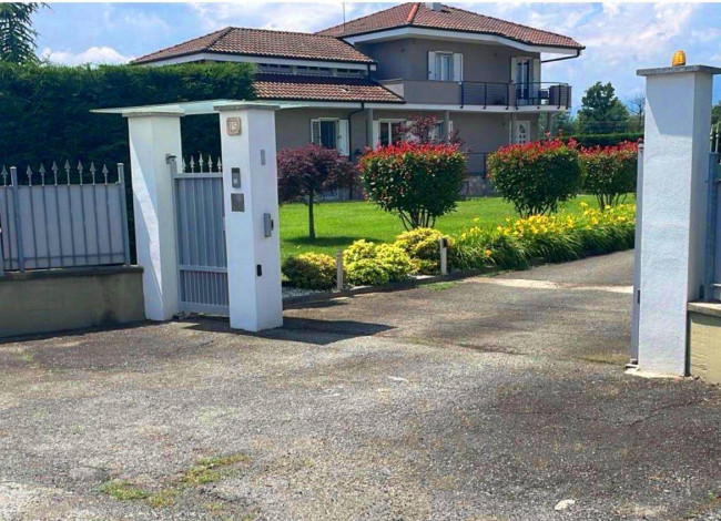 Villa in  Sell to Front