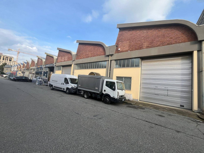 Capannone in Affitto a Collegno