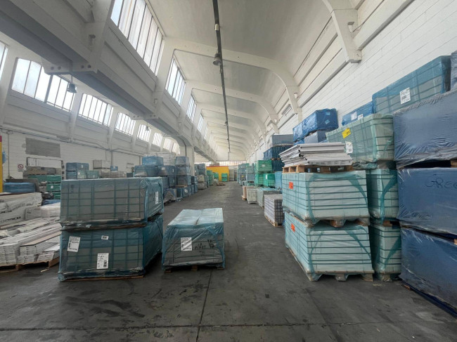 Capannone in Affitto a Collegno