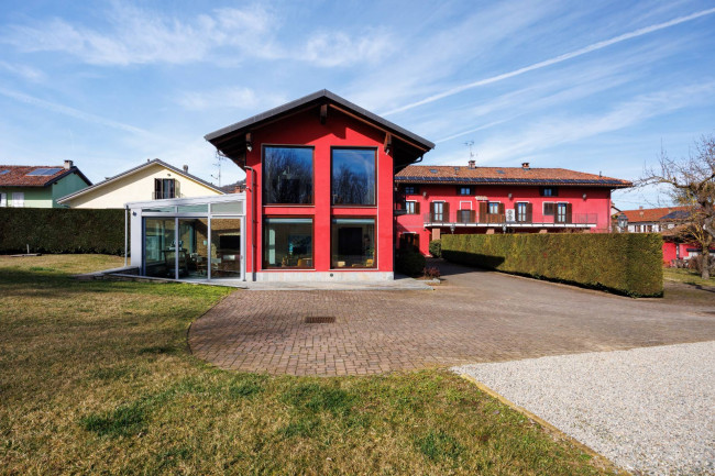 Casale in Vendita a Lauriano