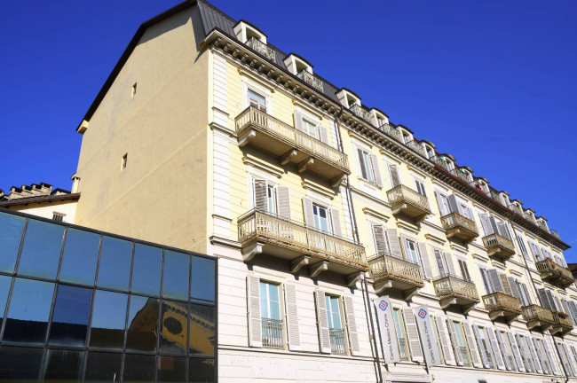 Stabile - Palazzo in Locazione a Torino