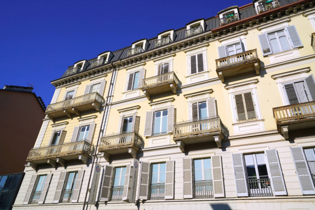 Stabile - Palazzo in Locazione a Torino