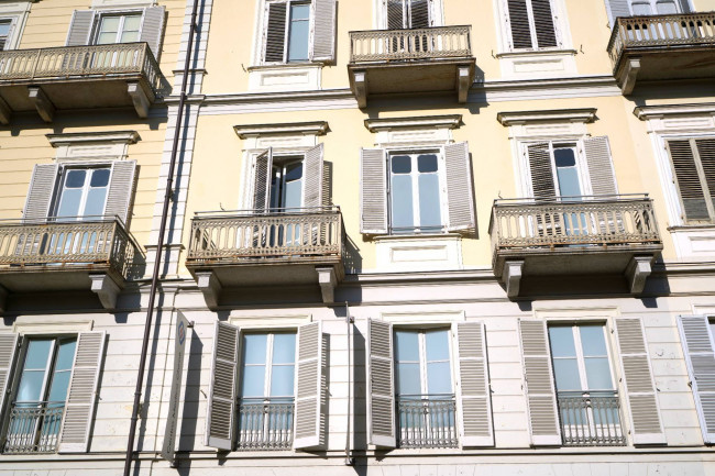 Stabile - Palazzo in Locazione a Torino
