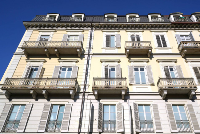 Stabile - Palazzo in Locazione a Torino