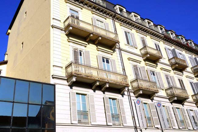 Stabile - Palazzo in Locazione a Torino
