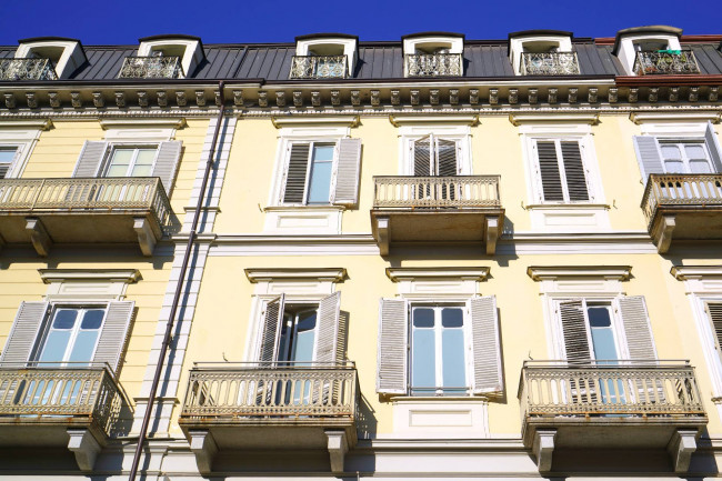 Stabile - Palazzo in Locazione a Torino