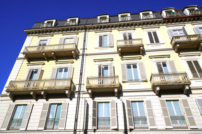 Stabile - Palazzo in Locazione a Torino