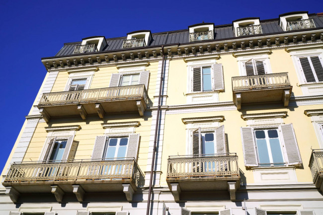 Stabile - Palazzo in Locazione a Torino