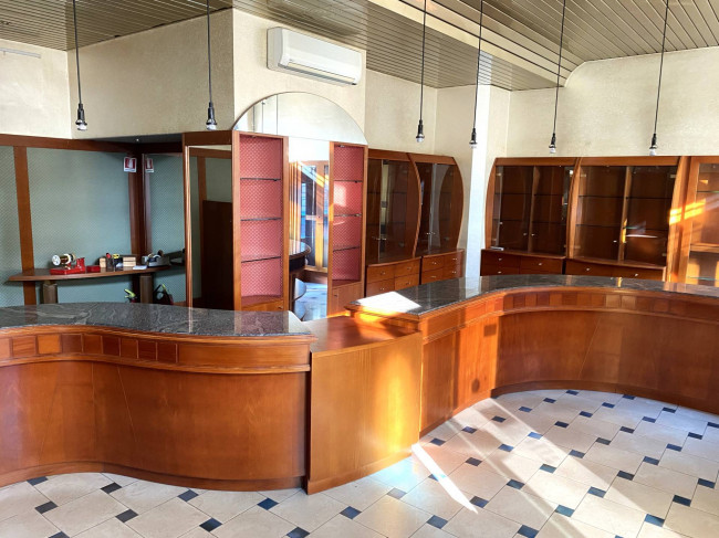 Locale commerciale in Vendita a Collegno