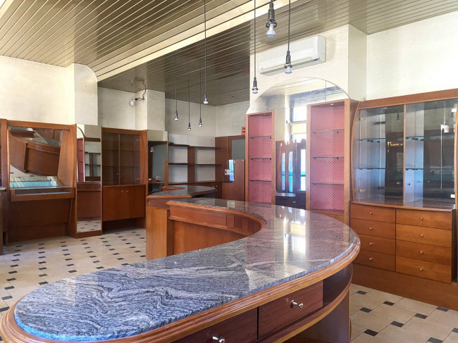 Locale commerciale in Vendita a Collegno