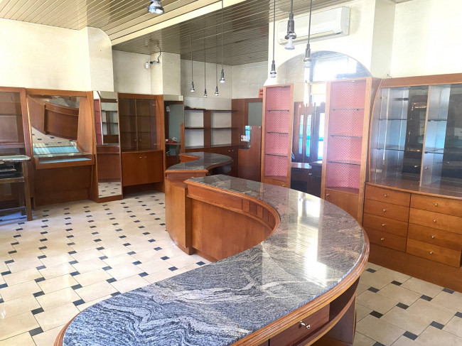 Locale commerciale in Vendita a Collegno