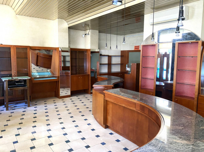 Locale commerciale in Vendita a Collegno