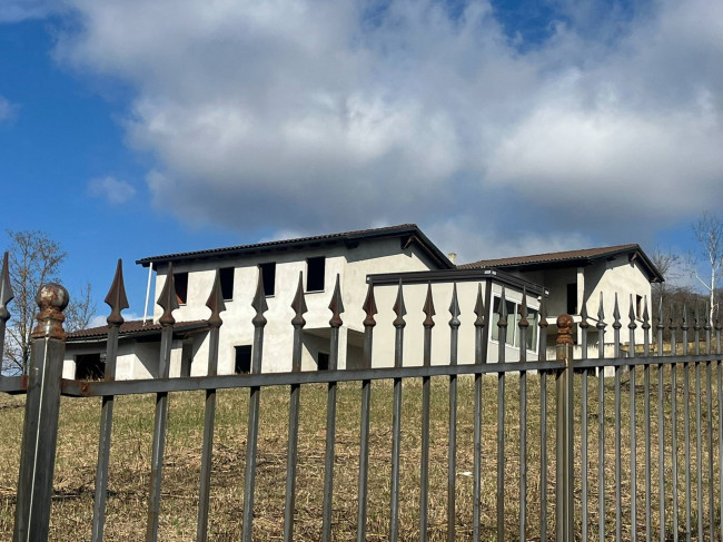 Villa in Vendita a Ottiglio