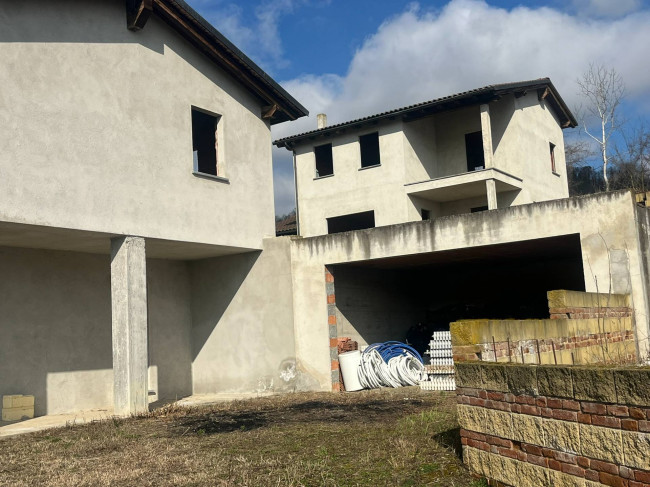 Villa in Vendita a Ottiglio