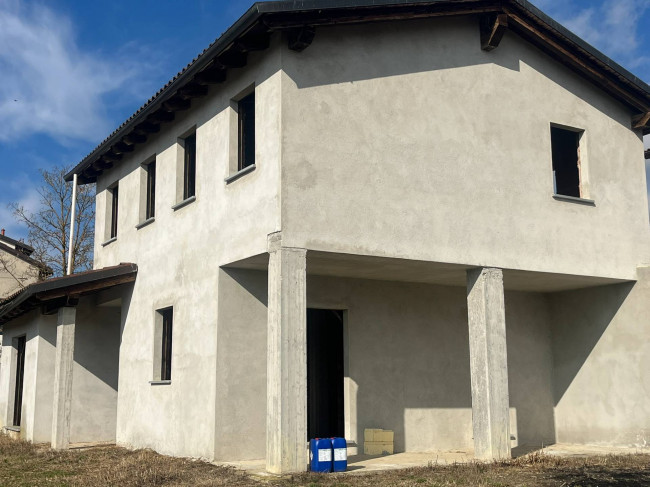 Villa in Vendita a Ottiglio