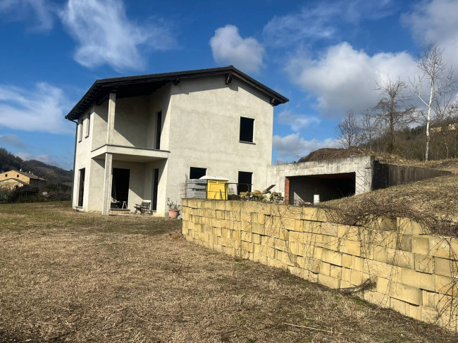 Villa in Vendita a Ottiglio