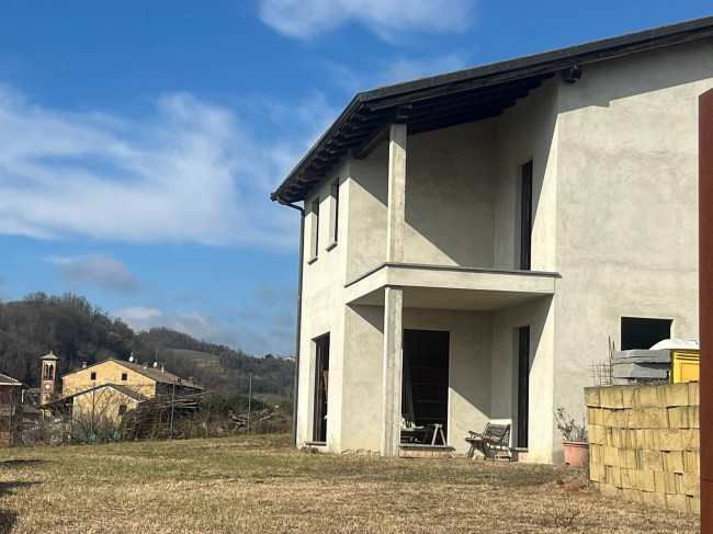 Villa in Vendita a Ottiglio