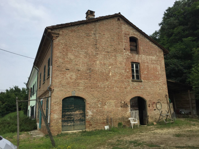 Porzione di casa in Vendita a Incisa Scapaccino