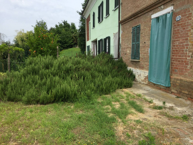 Porzione di casa in Vendita a Incisa Scapaccino