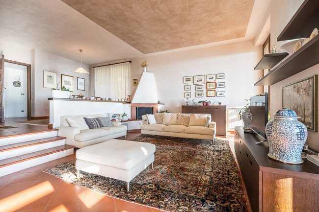 Villa in Vendita a Roletto