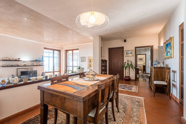 Villa in Vendita a Roletto