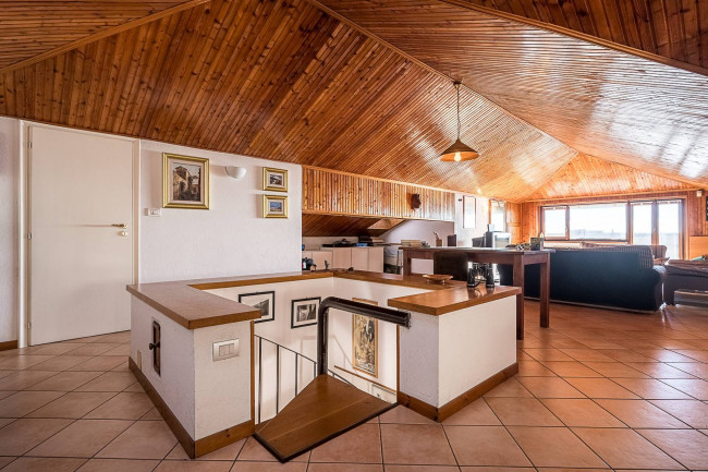 Villa in Vendita a Roletto
