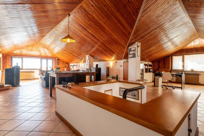 Villa in Vendita a Roletto