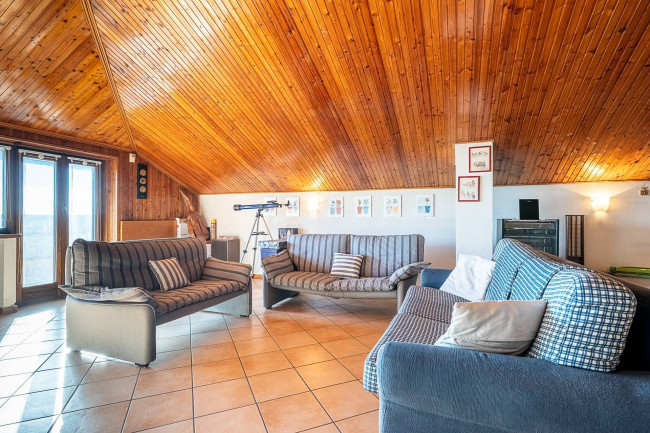 Villa in Vendita a Roletto