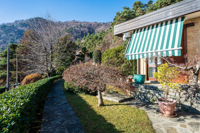 Villa in Vendita a Roletto