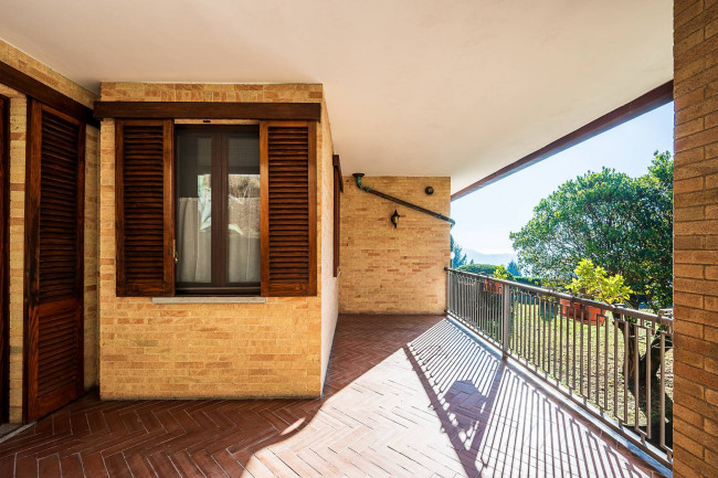 Villa in Vendita a Roletto