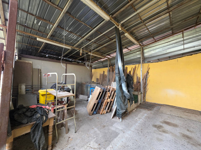 Capannone in Vendita a San Francesco al Campo