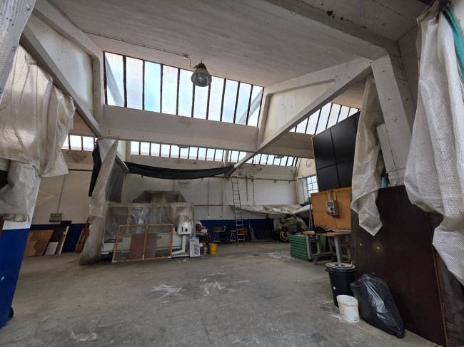 Capannone in Vendita a San Francesco al Campo