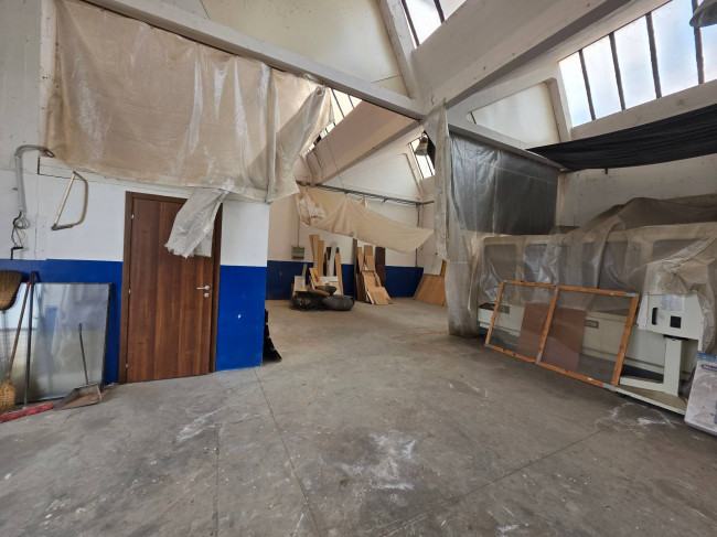 Capannone in Vendita a San Francesco al Campo