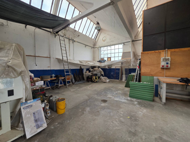 Capannone in Vendita a San Francesco al Campo