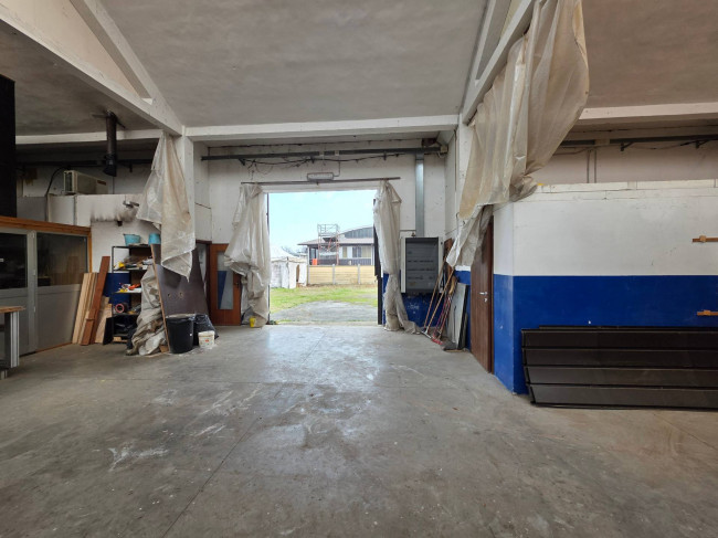 Capannone in Vendita a San Francesco al Campo