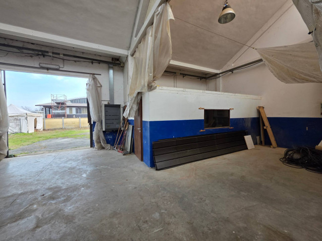 Capannone in Vendita a San Francesco al Campo