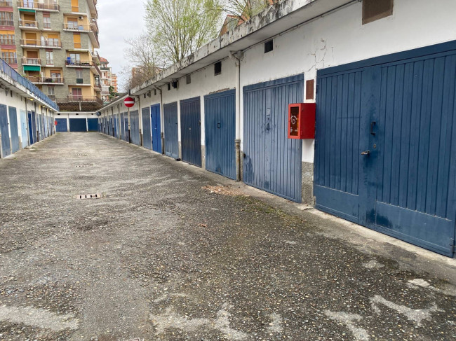 Box o garage in Vendita a Collegno
