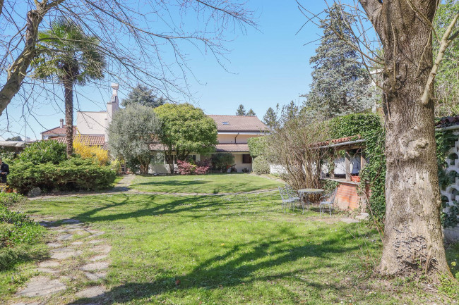 Villa Bifamiliare in Vendita a Torino