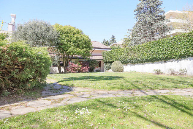 Villa Bifamiliare in Vendita a Torino