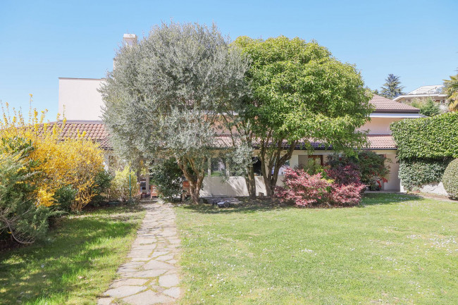 Villa Bifamiliare in Vendita a Torino