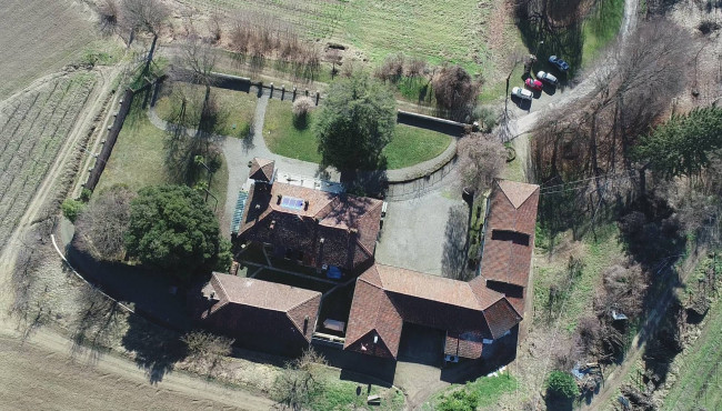 Tenuta in Vendita a Castelnuovo Don Bosco