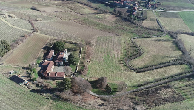 Tenuta in Vendita a Castelnuovo Don Bosco
