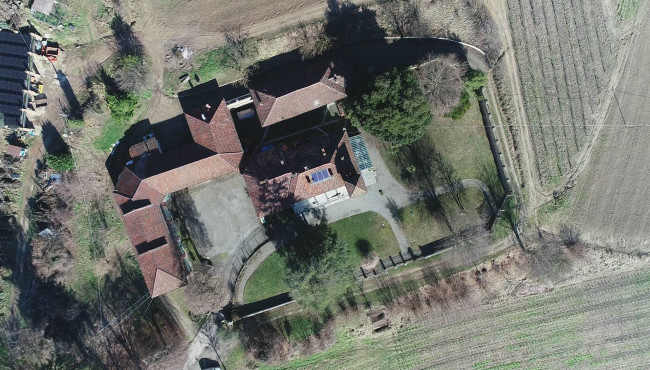 Tenuta in Vendita a Castelnuovo Don Bosco