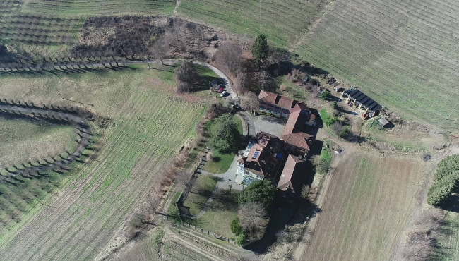 Tenuta in Vendita a Castelnuovo Don Bosco