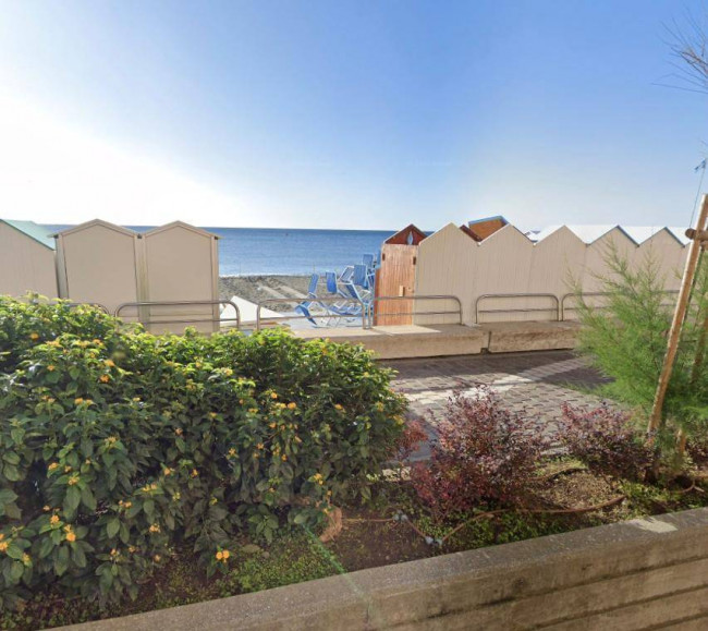 Locale commerciale in Vendita a Celle Ligure