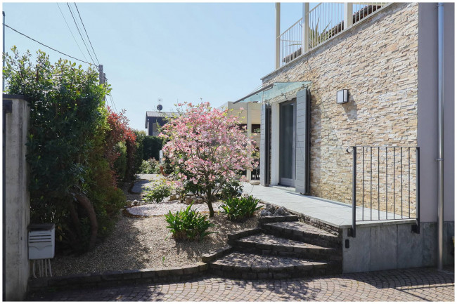 Villa in Vendita a Rivarolo Canavese