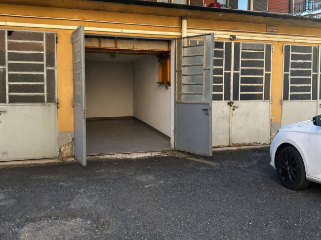 Box o garage in Vendita a Grugliasco
