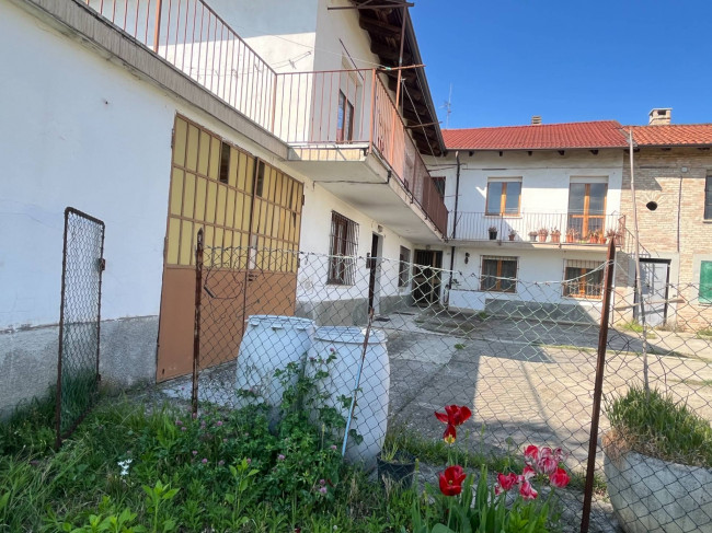 Cascina in Vendita a Castagnole delle Lanze