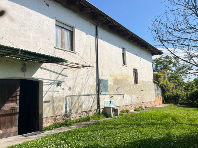 Cascina in Vendita a Castagnole delle Lanze